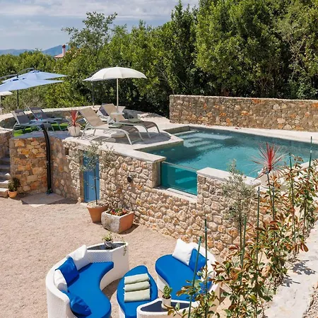 Melary With Pool And Jacuzzi *