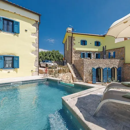 Melary With Pool And Jacuzzi