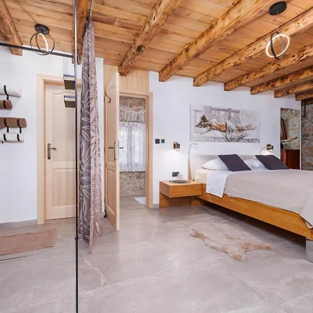 Melary With Pool And Jacuzzi