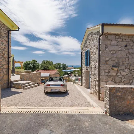 Melary With Pool And Jacuzzi Kras