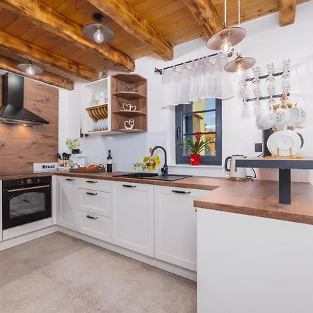 Melary With Pool And Jacuzzi Holiday home Kras