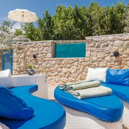 Σπίτι διακοπών Melary With Pool And Jacuzzi Kras