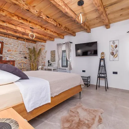 Melary With Pool And Jacuzzi * Kras