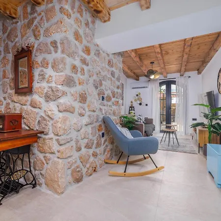 Σπίτι διακοπών Melary With Pool And Jacuzzi