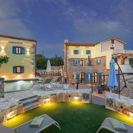 Σπίτι διακοπών Melary With Pool And Jacuzzi *