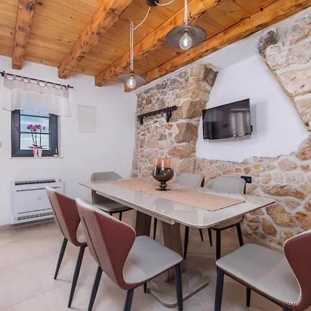 Melary With Pool And Jacuzzi Kras