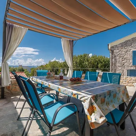 Сasa de vacaciones Melary With Pool And Jacuzzi Kras