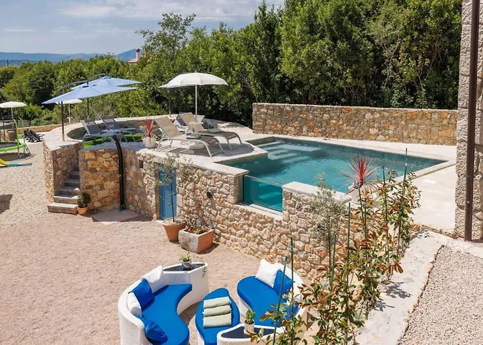 Melary With Pool And Jacuzzi *