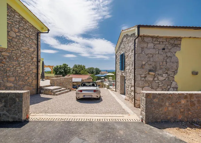 Melary With Pool And Jacuzzi Kras