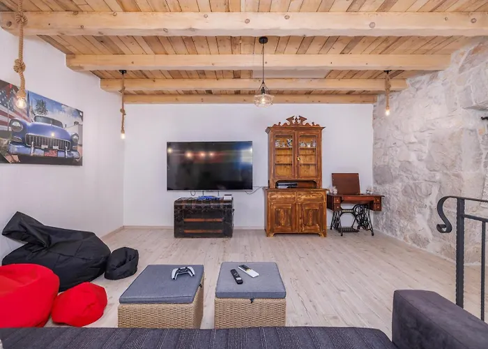 Σπίτι διακοπών Melary With Pool And Jacuzzi *