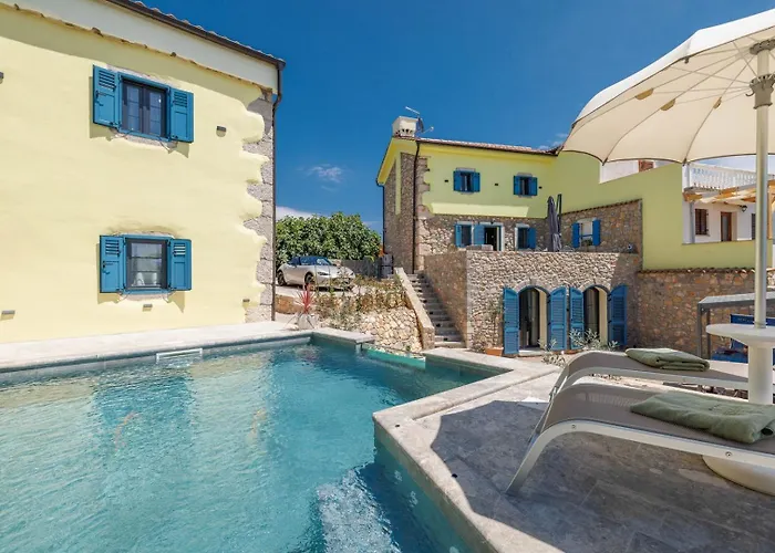 Melary With Pool And Jacuzzi