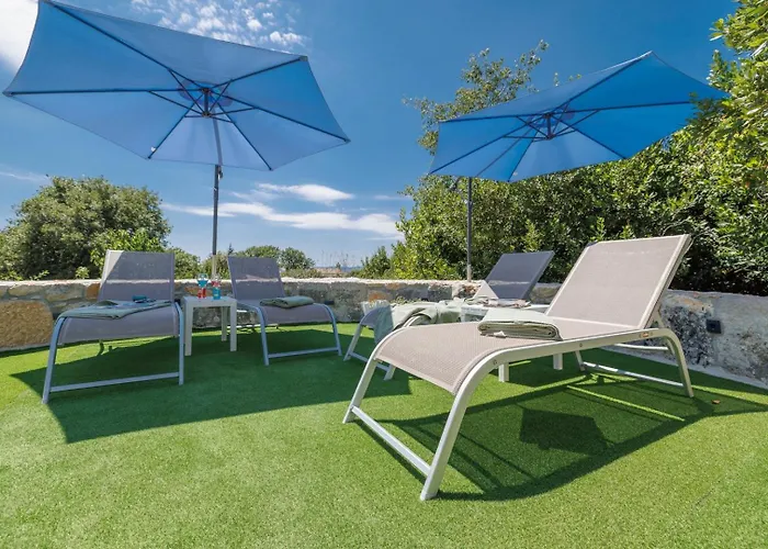 Σπίτι διακοπών Melary With Pool And Jacuzzi