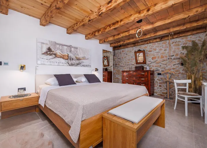 Σπίτι διακοπών Melary With Pool And Jacuzzi Kras