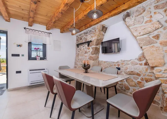 Melary With Pool And Jacuzzi Kras