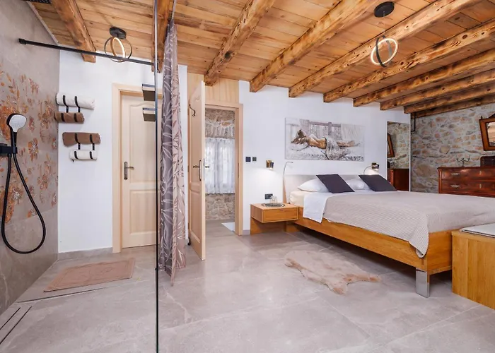 Melary With Pool And Jacuzzi