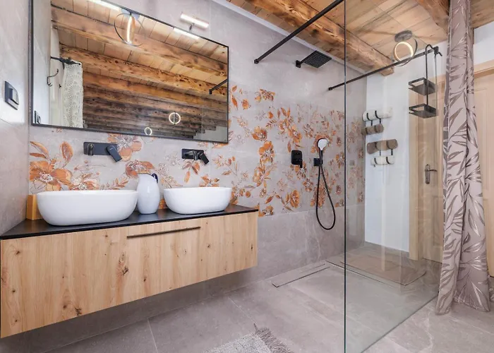 Melary With Pool And Jacuzzi