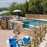 Melary With Pool And Jacuzzi *