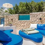 Дом отдыха Melary With Pool And Jacuzzi Kras