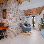 Дом отдыха Melary With Pool And Jacuzzi