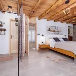Melary With Pool And Jacuzzi