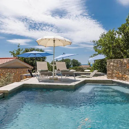 度假居 Melary With Pool And Jacuzzi