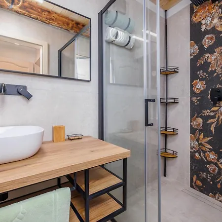 度假居 Melary With Pool And Jacuzzi *