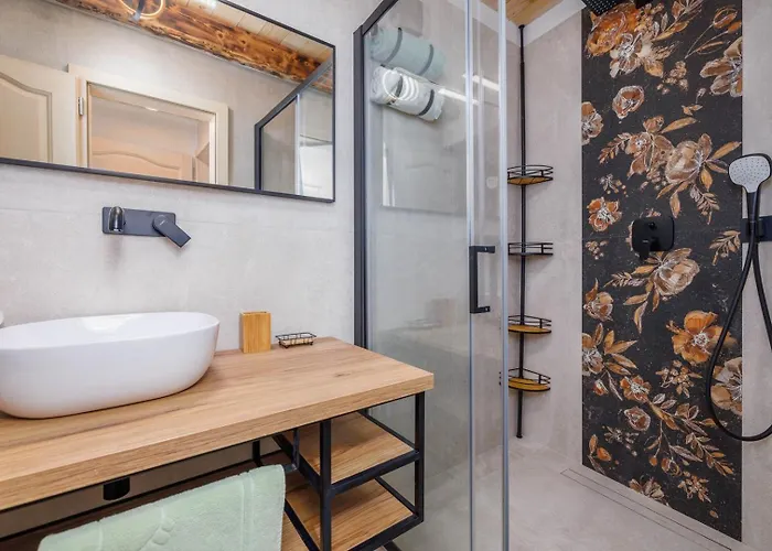 בית נופש Melary With Pool And Jacuzzi *